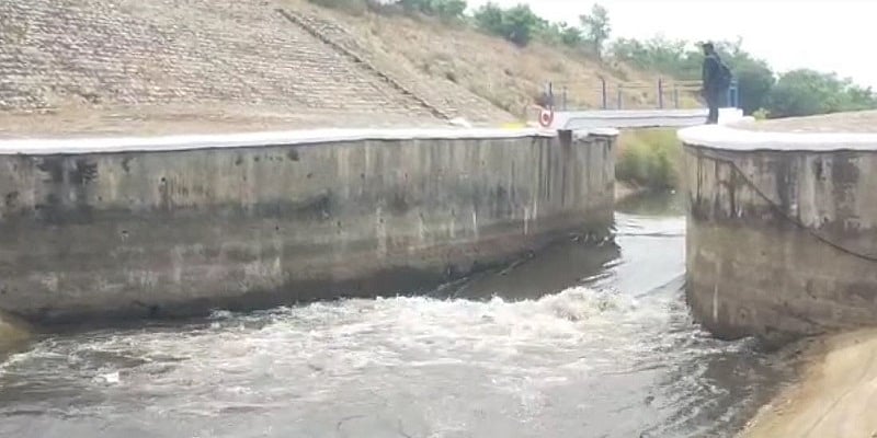 கால்வாயில் குளித்த இளைஞருக்கு நேர்ந்த கொடூரம்: நண்பர்கள் கண் எதிரே நடந்த அதிர்ச்சி சம்பவம்!