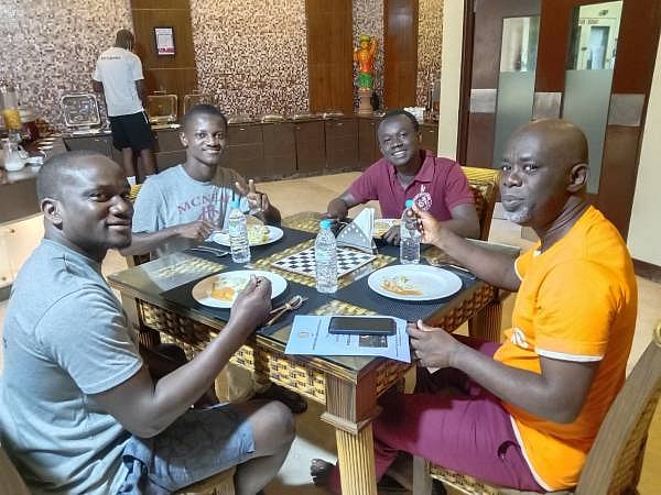 "இந்தியா ஒரு செஸ் போர்டு.. இங்கு கருப்பும் - வெள்ளையும் உள்ளது.." -நிற வேறுபாட்டை கடந்த செஸ் ஒலிம்பியாட்!