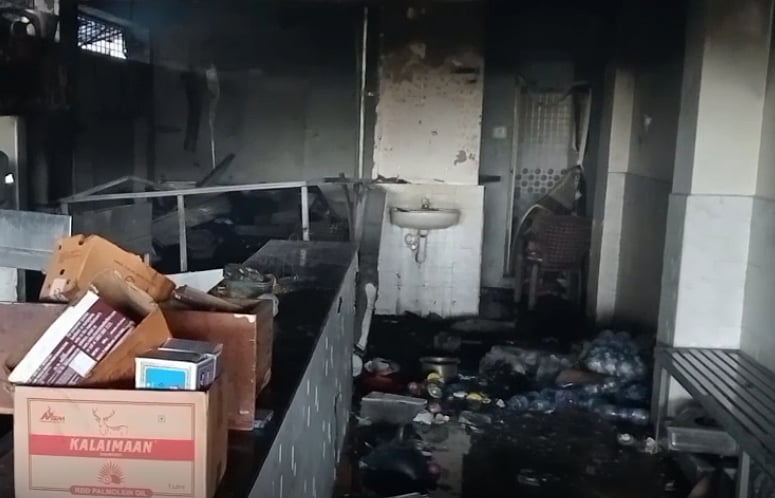 டீ கடையில் வெடித்த கேஸ் சிலிண்டர்.. 9 பேர் படுகாயம்: அதிகாலையில் நடந்த பயங்கர சம்பவம்!