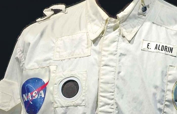 ரூ.22 கோடிக்கு ஏலம் போன சட்டை.. - அப்படி என்ன Special ?