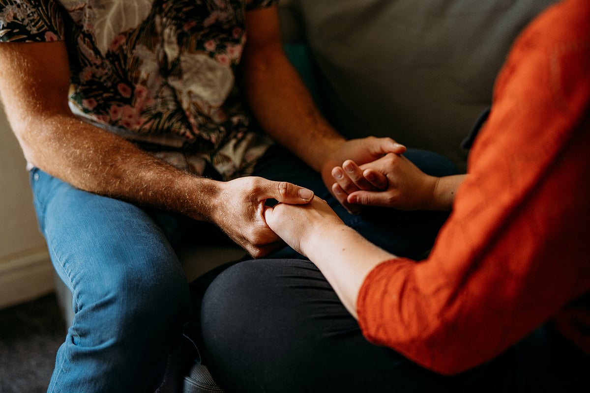 கட்டிப்பிடி வைத்தியத்துக்கு கட்டணம்.. ஒரு மணி நேரத்துக்கு ரூ.7000 மட்டுமே! இளைஞரின் நூதன யோசனை! 