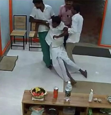 மது போதையில் தள்ளாடி கீழே விழுந்த பா.ஜ.க பஞ்சாயத்து தலைவர் : தலையில் அடித்தபடி தூக்கி சென்ற நிர்வாகிகள்!