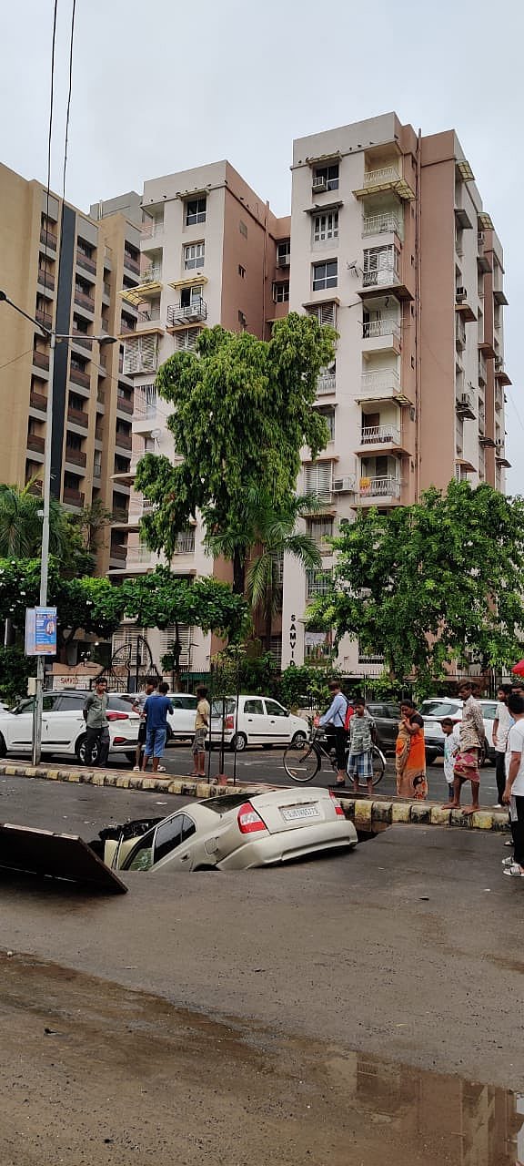 பாஜக-வின் போலி பிம்பத்தை அம்பலப்படுத்திய கனமழை.. குஜராத் மாடல் லட்சனம் இதுதானா?: வெளுத்து வாங்கிய மக்கள்!