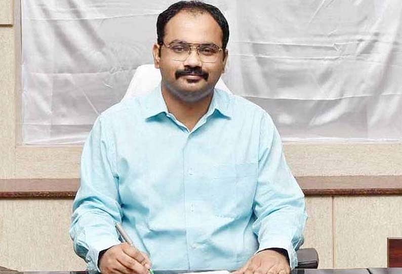 “3-ம் வகுப்பு மாணவர்களுக்கு பாடம் சொல்லிக் கொடுத்த ஆட்சியர்” - திருவள்ளூரில் நெகிழ்ச்சி சம்பவம் !