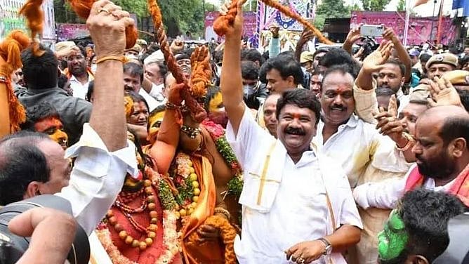 ’ஜெய் ஸ்ரீராம்’ கோஷமிட மறுத்த இஸ்லாமிய சிறுவன் மீது தாக்குதல்.. ஹைதராபாத்தில் இந்துத்துவ கும்பல் அராஜகம்!