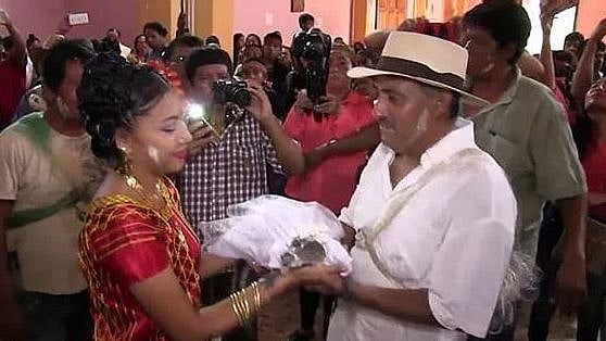 முதலையை திருமணம் செய்த மேயர்! காரணத்தை கேட்டால் அதிர்ந்து விடுவீர்கள்! 