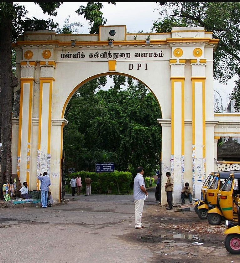 அரசின் அனுமதியின்றி விடுமுறை அறிவித்த 987 தனியார் பள்ளிகளுக்கு நோட்டீஸ்.. பள்ளிக் கல்வித்துறை அதிரடி!