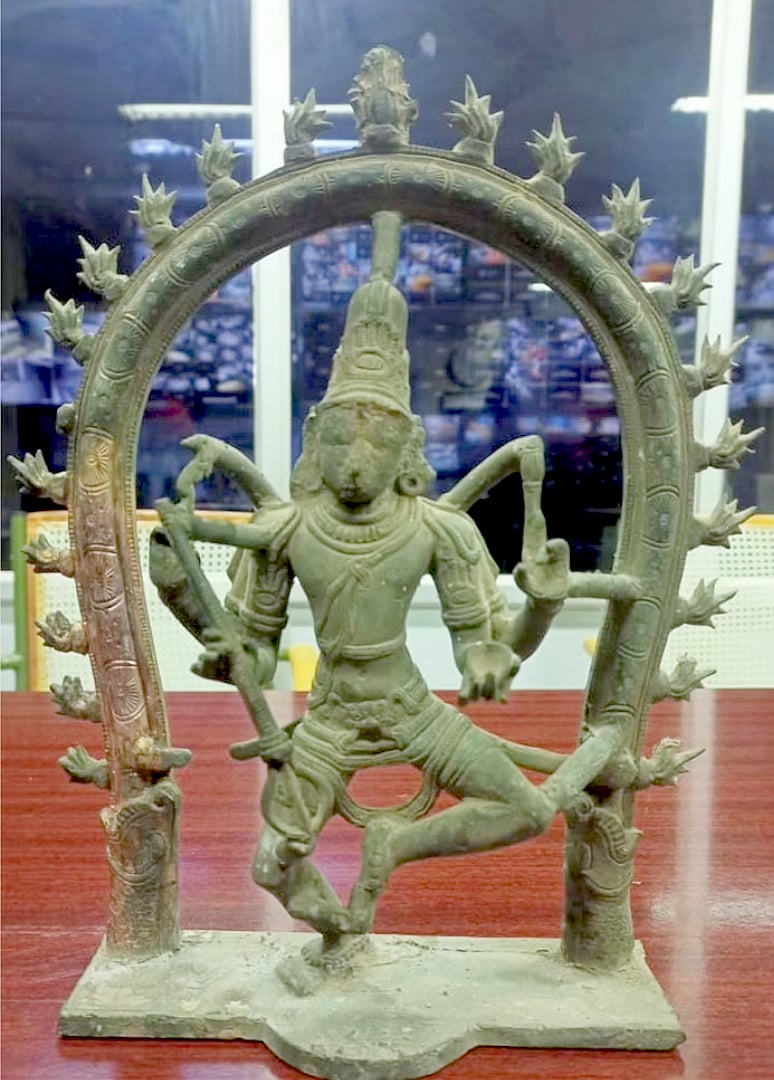 கும்பகோணம் TO தென்னாப்பிரிக்கா.. பழமையான சிலைகளை கடத்த முயன்ற நபர் கைது !