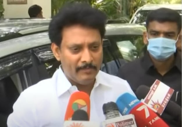 'எரிந்த சான்றிதழ்களின் புகை வாடை இன்னும் அடிக்கிறது': கள்ளக்குறிச்சி சம்பவத்தில் மனம் கலங்கிய அமைச்சர்!