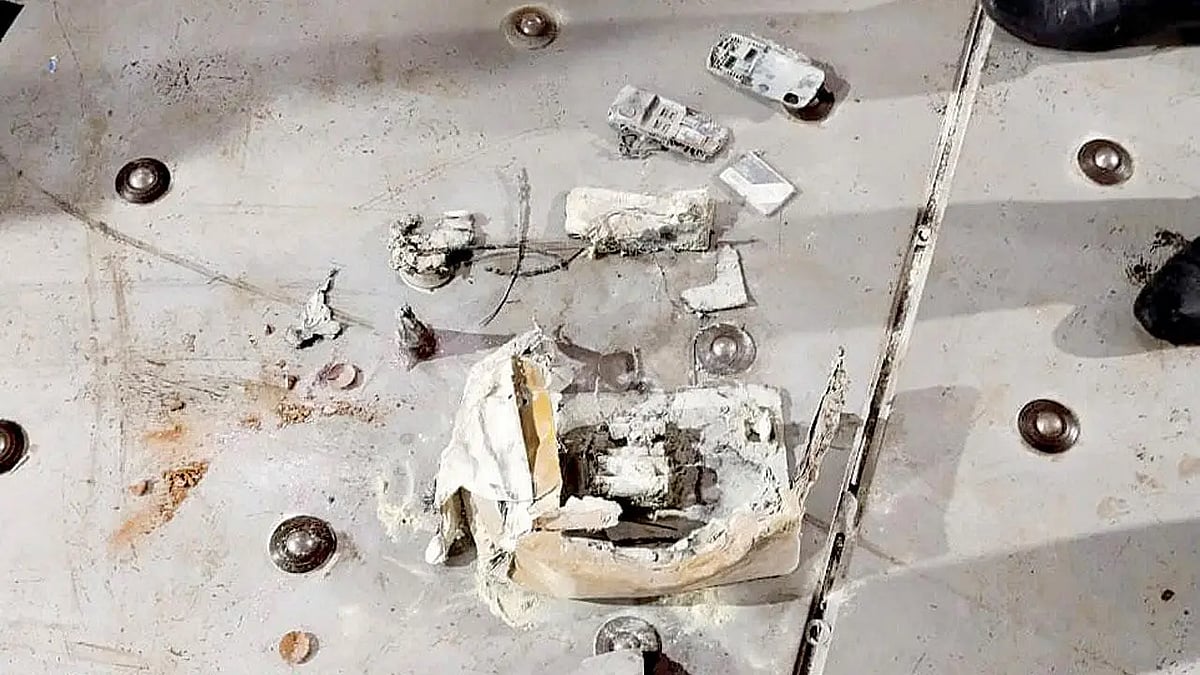 வெடிகுண்டு தயாரித்து கொரியரில் அனுப்பிய மாணவன்-நீட் பயிற்சியின் போது இன்ஷூரன்ஸ் பணத்துக்கு போட்ட ப்ளான்!