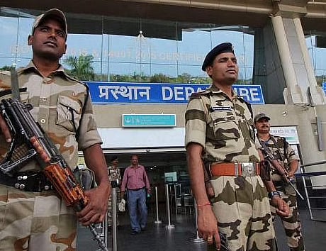 மதுரை விமான நிலையத்தில் திடீரென வெடித்த துப்பாக்கி.. பயணிகள் பீதி: நடந்தது என்ன?