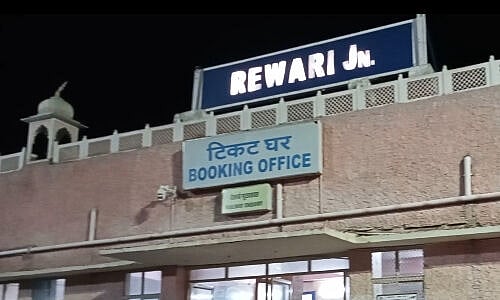 ரயில் நிலையத்தில் பெண் பத்திரிகையாளருக்கு பாலியல் தொல்லை.. ஸ்டேஷன் மாஸ்டர்களால் நடந்த கொடுமை !