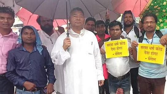 "எங்களுக்கு தனி மதம் வேண்டும் !" - போர்க்கொடி தூக்கிய பழங்குடியின மக்கள்.. காரணம் என்ன ?