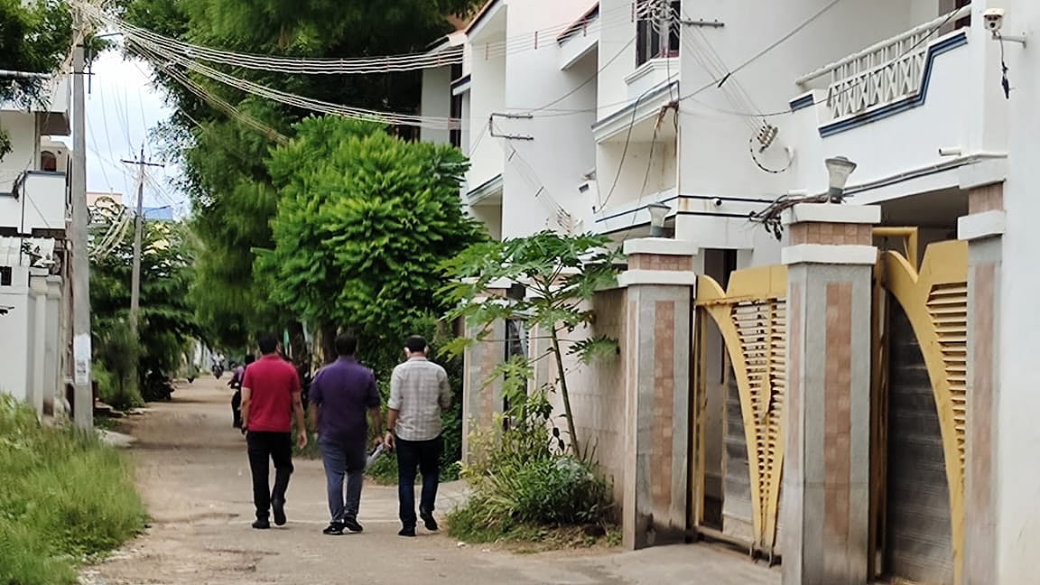 எஸ்.பி.வேலுமணி உறவினர்கள் வீட்டை அடுத்து SPK நிறுவனத்திலும் IT ரெய்டு : அடுத்தடுத்து சிக்கும் அ.தி.மு.க!