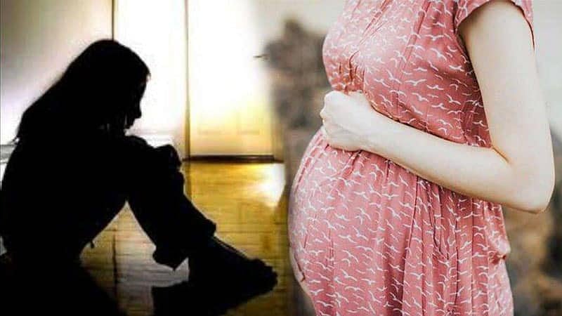 இளம்பெண்ணை ஏமாற்றி கர்ப்பமாக்கிய இளைஞர்.. கைக்குழந்தையுடன் திருமணம் செய்துகொண்ட நிகழ்வு..