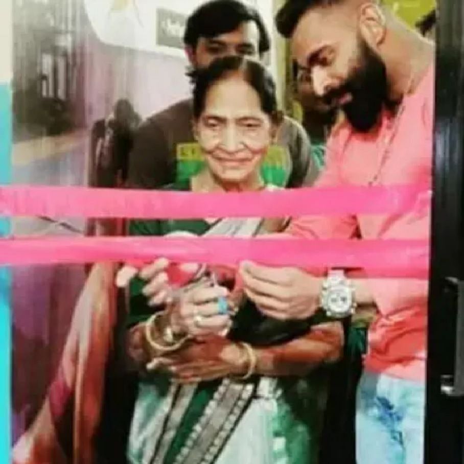 “12 இடத்தில் கடித்து குதறிய நாய்.. பறிபோன தாயின் உயிர்” : பாசப்போராட்டத்தில் மகன் செய்த காரியம்..?