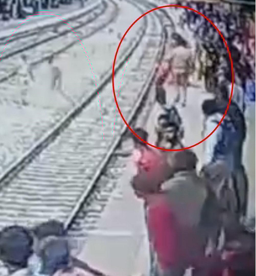 தண்டவாளத்தில் விழுந்த நபர்.. துரிதமாக செயல்பட்டு காப்பாற்றிய போலிஸ் - பதைபதைக்க வைக்கும் சிசிடிவி காட்சி!