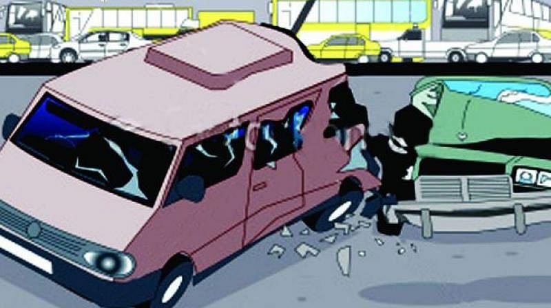 முந்தி செல்ல முயன்ற சொகுசு பேருந்து.. லாரி மீது மோதியதில் 2 பேர் பலி.. அதிகாலையில் நடந்த கோர விபத்து !