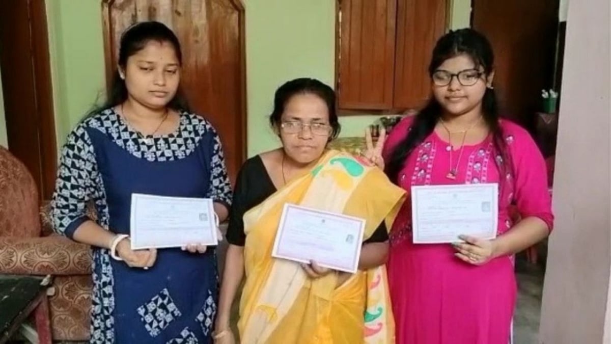 53 வயதில்  10ம் வகுப்பு தேர்வில் வெற்றி பெற்ற தாய்.. ஆசிரியராக இருந்த 12ம் வகுப்பு மாணவிகள்!