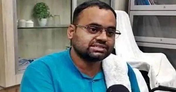 3 வருடமா ஒரு மாணவர் கூட வரவில்லை.. விரக்தியில் சம்பளதொகை 24 லட்சத்தை திரும்ப கொடுத்த பேராசிரியர்! 