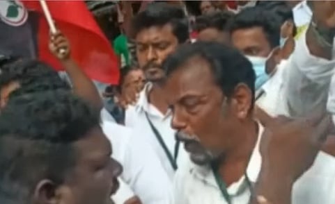EPS - OPS ஆதரவாளர்கள் இடையே அடிதடி.. ஒருவருக்கு கத்திக்குத்து : கலவர பூமியானது அ.தி.மு.க தலைமை அலுவலகம் !
