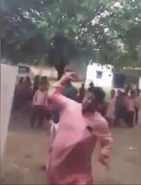 ஆசிரியைகள் மீது கல் எறிந்து தாக்குதல் நடத்திய தலைமையாசிரியர்.. சம்பவத்தின் பின்னணி என்ன?