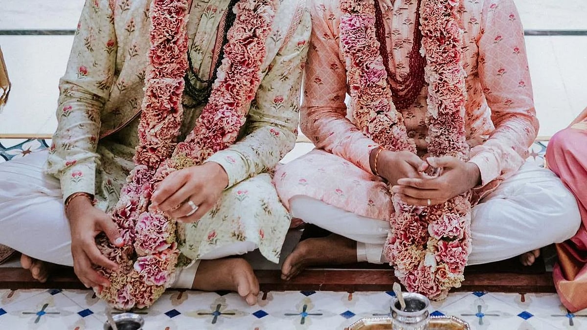 காதலித்து திருமணம் செய்த இரு இளைஞர்கள்.. தமிழ்நாட்டில் நடைபெற்ற  தன்பால் ஈர்ப்பாளர்கள் திருமணம்!