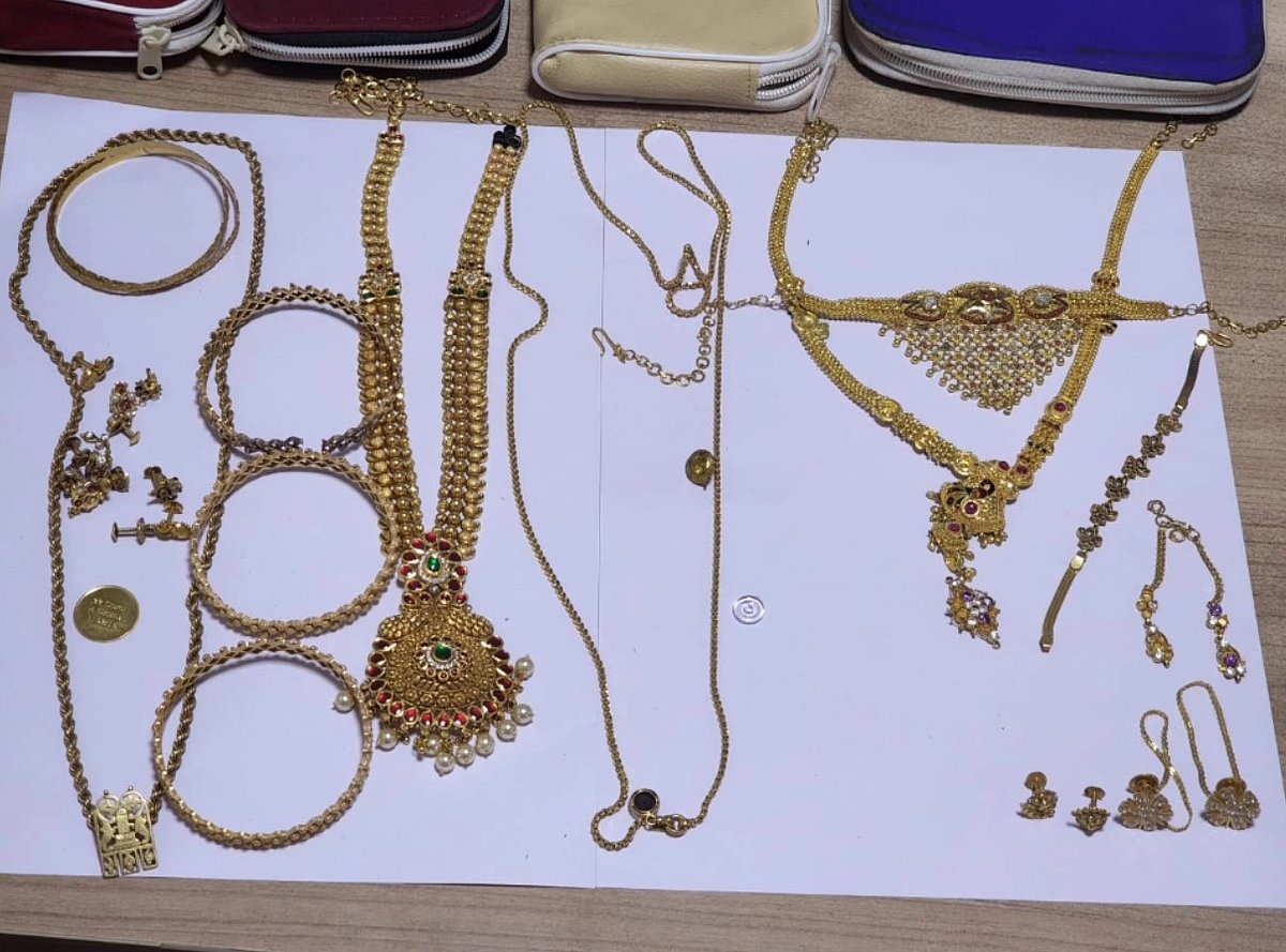 வீட்டிலிருந்த 43 பவுன் நகைகளை குப்பை தொட்டியில் போட்டு சென்ற இளம் பெண்: போலிஸ் விசாரணையில் ‘பகீர்’ தகவல்!