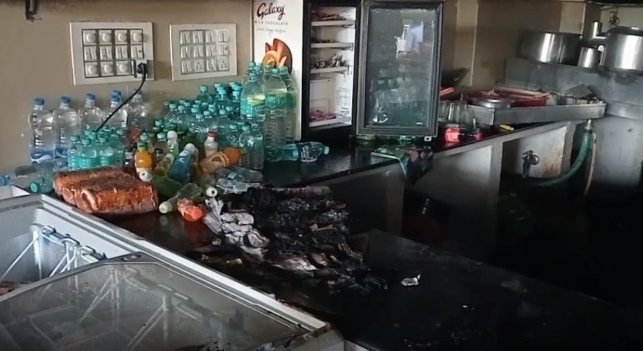 டீ கடையில் வெடித்த கேஸ் சிலிண்டர்.. 9 பேர் படுகாயம்: அதிகாலையில் நடந்த பயங்கர சம்பவம்!