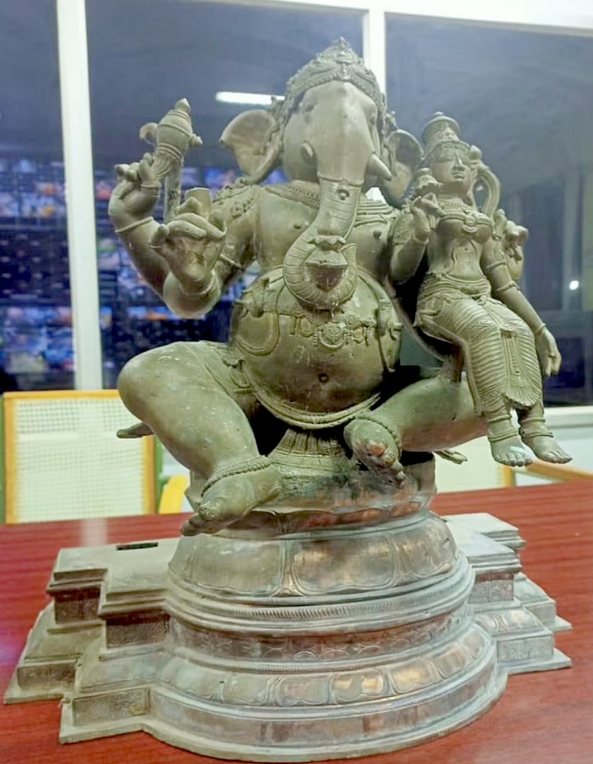 கும்பகோணம் TO தென்னாப்பிரிக்கா.. பழமையான சிலைகளை கடத்த முயன்ற நபர் கைது !