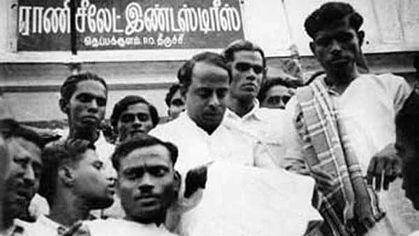 மத்திய அரசின் தக்கைத்தனத்தை முதன்முதலாக உடைத்துப் போட்டவர் பேரறிஞர் அண்ணாதான்.. அது இன்றும் நீடிக்கிறது!