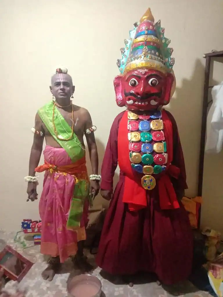 நடித்து கொண்டிருந்த போதே உயிரை விட்ட நாடகக்கலைஞர்..  கிராம மக்கள் முன்னிலையில் நடந்த சோகம்!