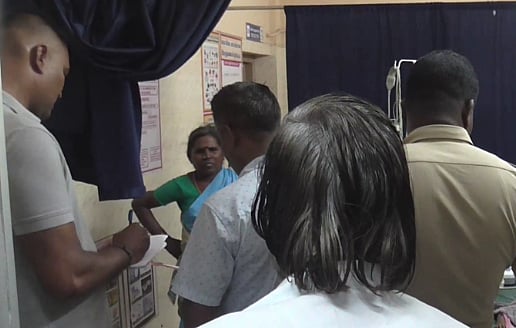 காணாமல் போன குழந்தையை தேடி பரிதவித்த தாய்.. கழிவறை கதவை திறந்து பார்த்தபோது காத்திருந்த அதிர்ச்சி!