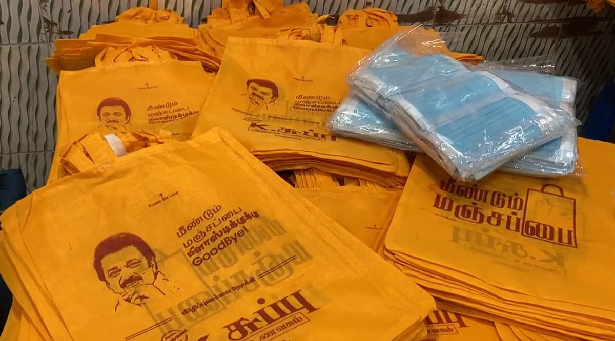 வாடிக்கையாளர்களுக்கு இலவசமாக மஞ்சப்பை வழங்கும் மதுரை ஹோட்டல்! விழிப்புணர்வுக்காக நெகிழ்ச்சி செயல் !