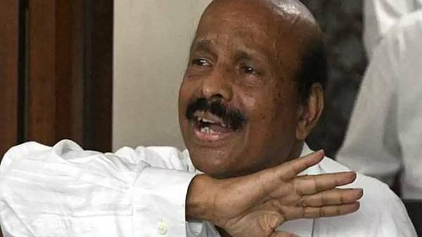 எடப்பாடிக்கு குழி பறிக்கும் வேலுமணி-தங்கமணி.. திருடன் முனுசாமி.. - வெளியானது பொன்னையன் பேசிய ஆடியோ !