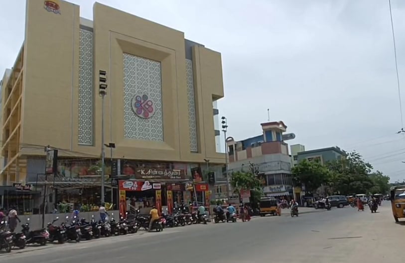 விஜிலன்ஸ் அதிகாரிகள் போல் நடித்து 2 பெண்கள்.. பிரபல நகைக்கடையில் கொள்ளை முயற்சியை தடுத்த போலிஸ்!