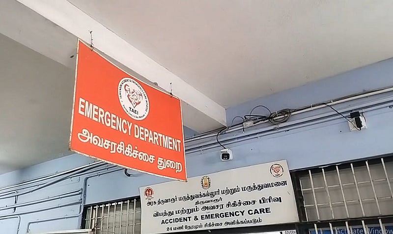 ஹெட்செட்  அணிந்து செல்போனில்  பாட்டு கேட்ட இளைஞர்.. ரயில் தண்டவாளத்தை கடந்தபோது நடந்த விபரீதம்!