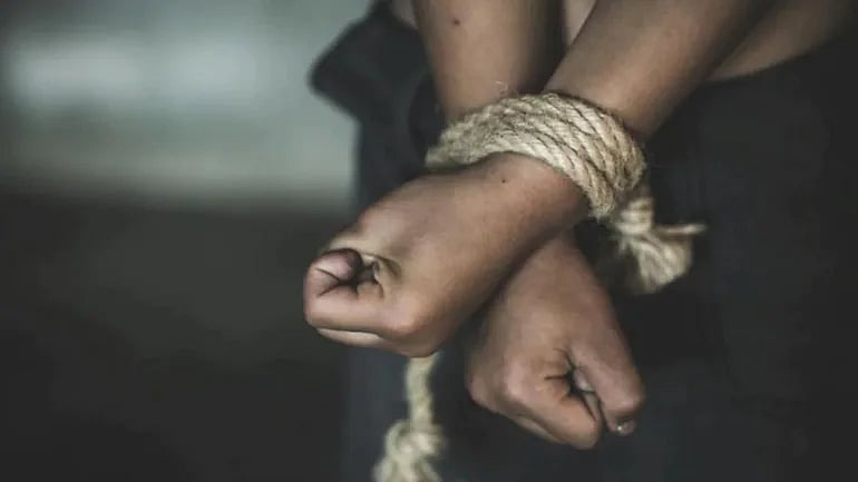 பெற்ற மகனை கடத்திச் சென்ற தந்தை.. இரண்டு மாநில போலிஸூக்கு அலர்ட் - விசாரணையில் வெளிவந்த ‘பகீர்’ தகவல்!