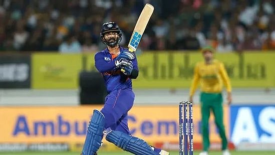 'இனி இவ்வாறு நடக்க கூடாது' -தினேஷ் கார்த்திக்கை எச்சரித்த பிசிசிஐ! காரணம் என்ன? 