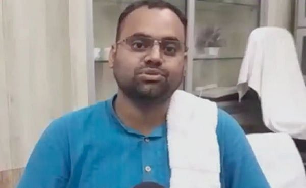 3 வருடமா ஒரு மாணவர் கூட வரவில்லை.. விரக்தியில் சம்பளதொகை 24 லட்சத்தை திரும்ப கொடுத்த பேராசிரியர்! 