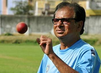 "இனி இவர்கள் எதுக்கு? டெஸ்டில் இவர்களை தூக்கி விடுங்கள்"! முன்னாள் வீரர் காட்டம்!