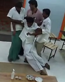 மது போதையில் தள்ளாடி கீழே விழுந்த பா.ஜ.க பஞ்சாயத்து தலைவர் : தலையில் அடித்தபடி தூக்கி சென்ற நிர்வாகிகள்!