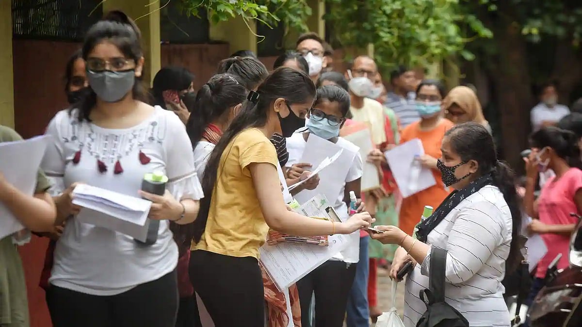 உள்ளாடைகளை அகற்றினால்தான் தேர்வெழுத அனுமதி..கேரளாவில் நீட் பெயரில் மாணவிகளுக்கு நடந்த அநீதி!