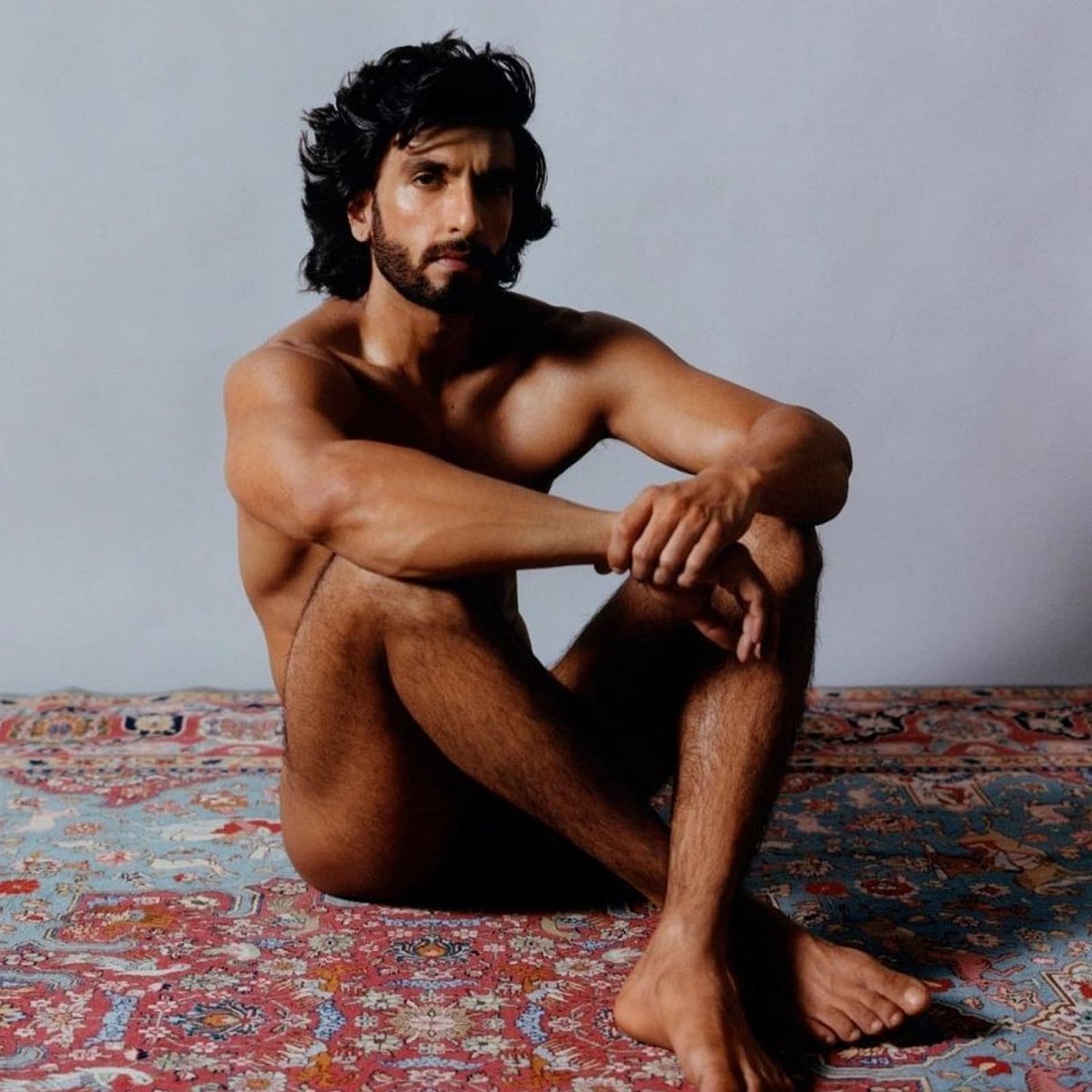 நிர்வாண புகைப்படம் வெளியிட்ட பிரபல பாலிவுட் நடிகர்.. வழக்குப் பதிவு செய்த மும்பை போலிஸ்!