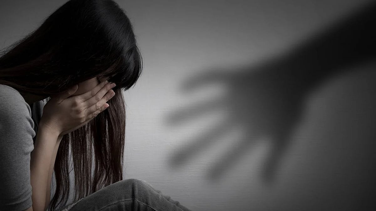 பாலியல் வன்கொடுமை செய்யப்பட்ட சிறுமி.. கணவரின் செயலை வீடியோ எடுத்து மிரட்டிய மனைவி : உ.பி-யில் கொடூரம்!