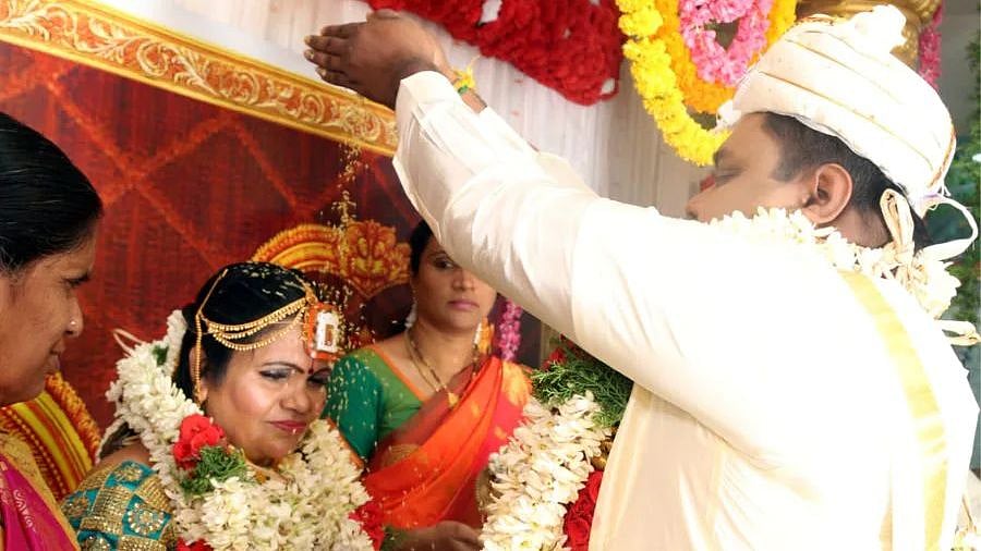 திருமண மோசடியில் ஈடுபட்ட பியூட்டி வேஷம்போட்ட ஆந்திர ‘பாட்டி’.. சென்னையில் பிடிபட்டது எப்படி ?