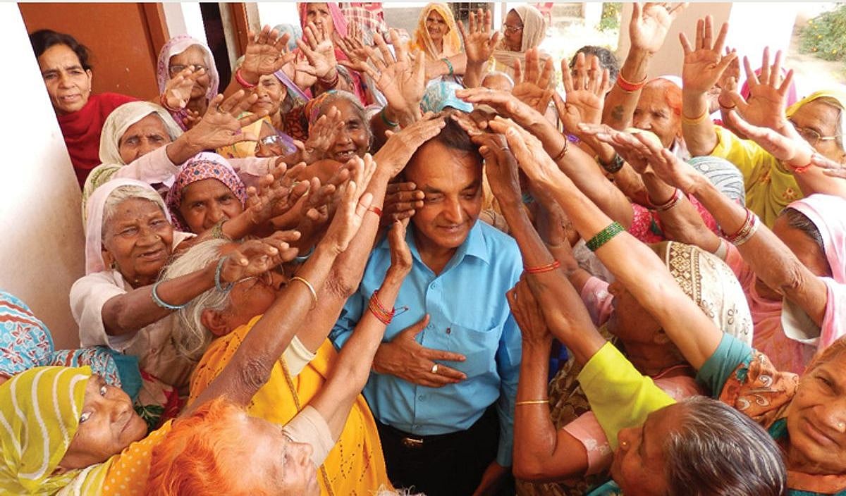 "ஒரு நிகழ்வு தான் என்னை மாற்றியது".. ரூ.600 கோடி சொத்தை அரசுக்கு தானமாக கொடுத்த மருத்துவர்..