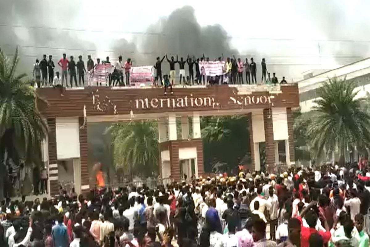 அரசின் அனுமதியின்றி விடுமுறை அறிவித்த 987 தனியார் பள்ளிகளுக்கு நோட்டீஸ்.. பள்ளிக் கல்வித்துறை அதிரடி!