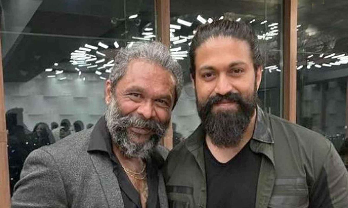 KGF பட வில்லன் நடிகர் சென்ற கார் மீது கண்டெய்னர் லாரி மோதி விபத்து - பெங்களூரு சாலையில் நடந்த கோரம் !