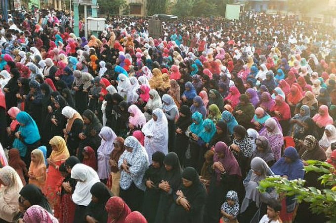 “தியாகப் பெருநாளாம் பக்ரீத் பண்டிகை..” : நாடு முழுவதும் இஸ்லாமியர்கள் கொண்டாட்டம் ! (புகைப்படங்கள்)